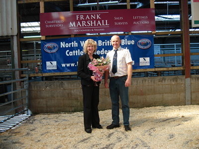 Club Chairman Mark Hartley thanks judge Linda Morgan